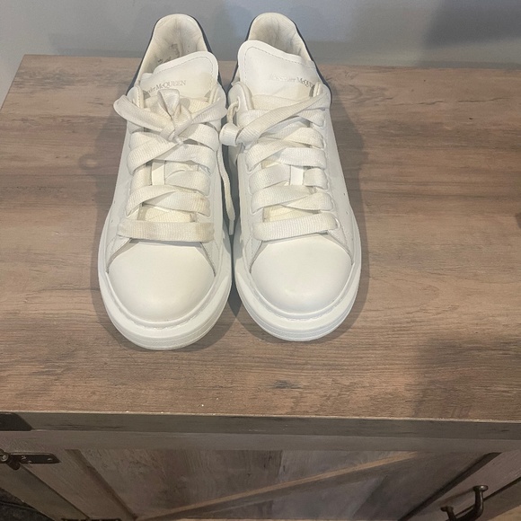 Alexander McQueens Oversized Sneakers- Navy Blue